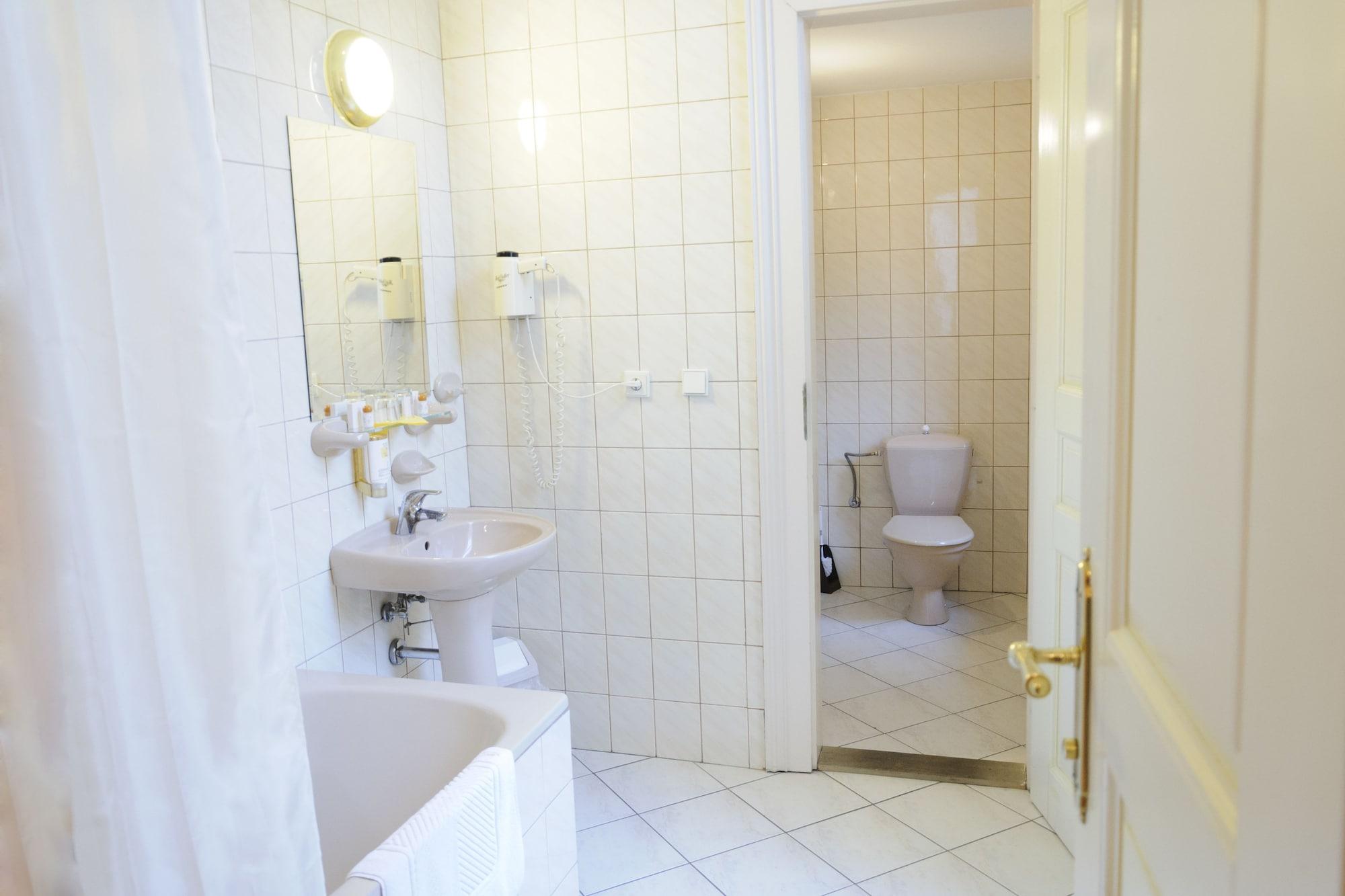 Heluan Hotel Karlsbad Eksteriør billede