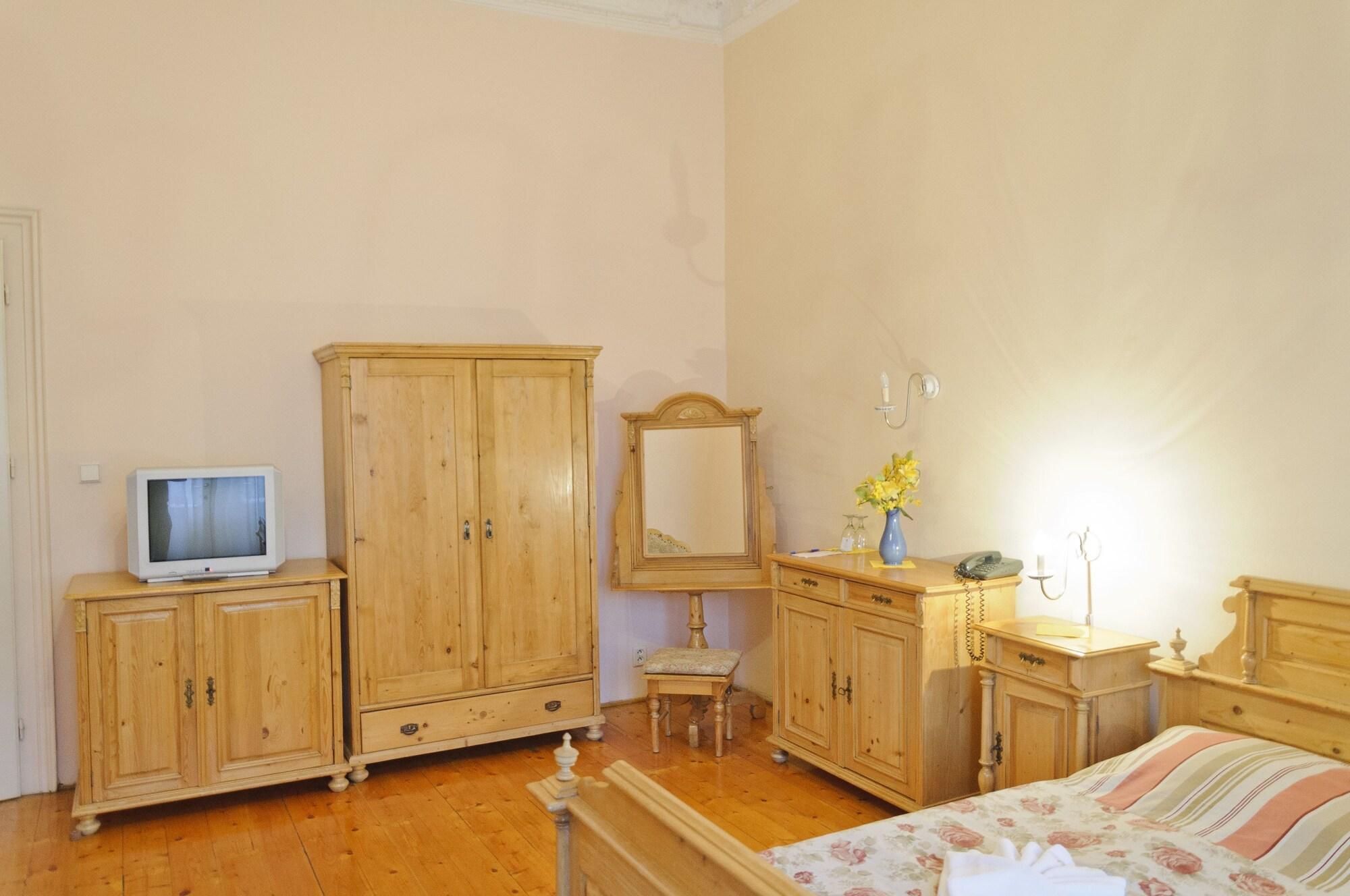 Heluan Hotel Karlsbad Eksteriør billede
