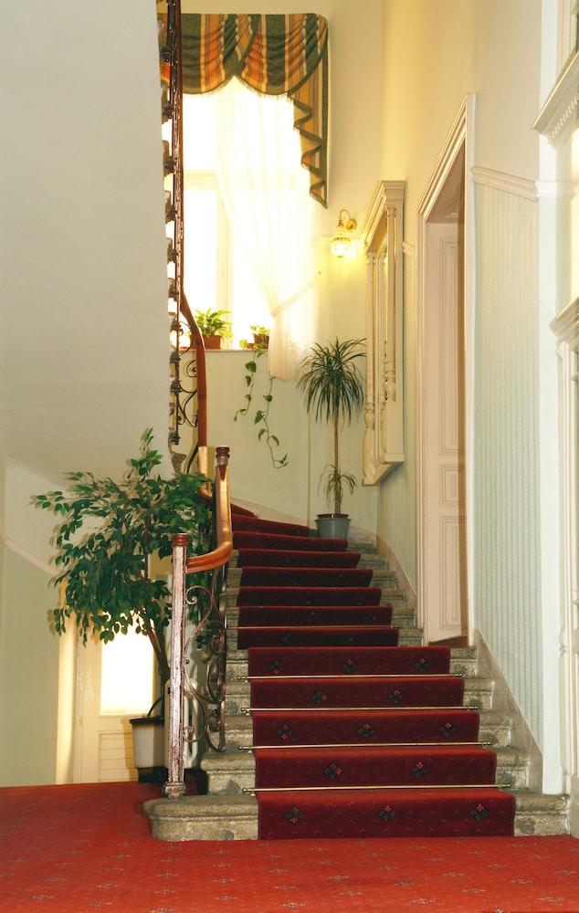 Heluan Hotel Karlsbad Eksteriør billede