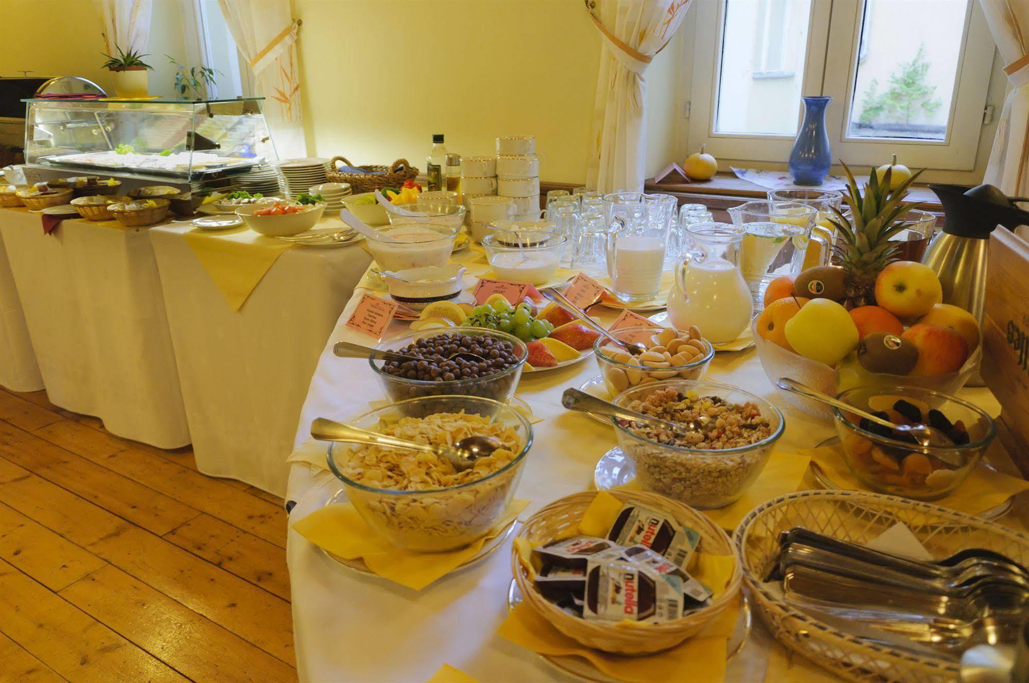 Heluan Hotel Karlsbad Eksteriør billede