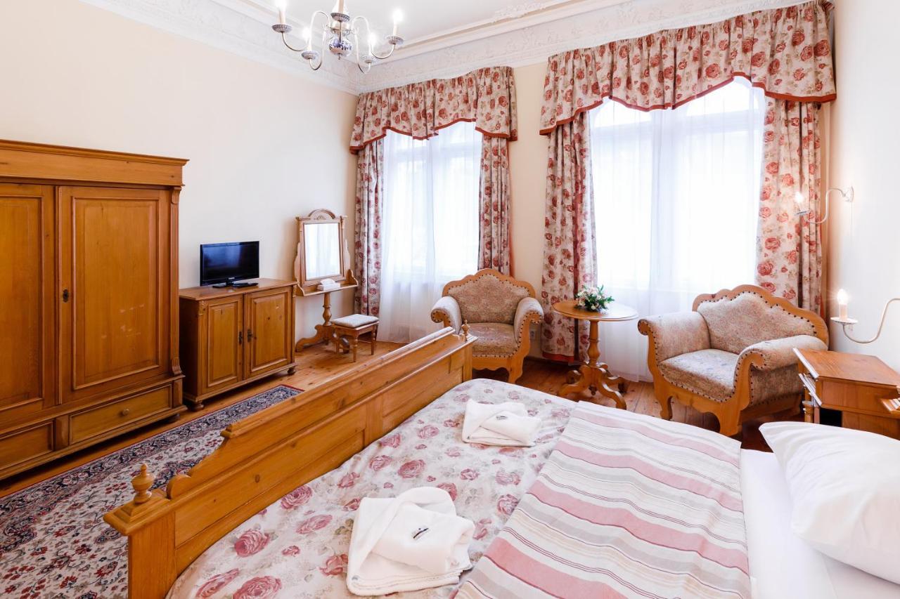 Heluan Hotel Karlsbad Eksteriør billede