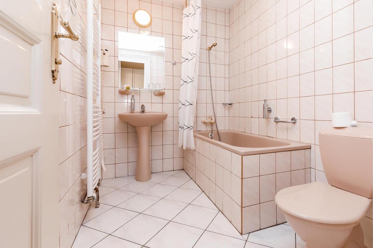Heluan Hotel Karlsbad Værelse billede